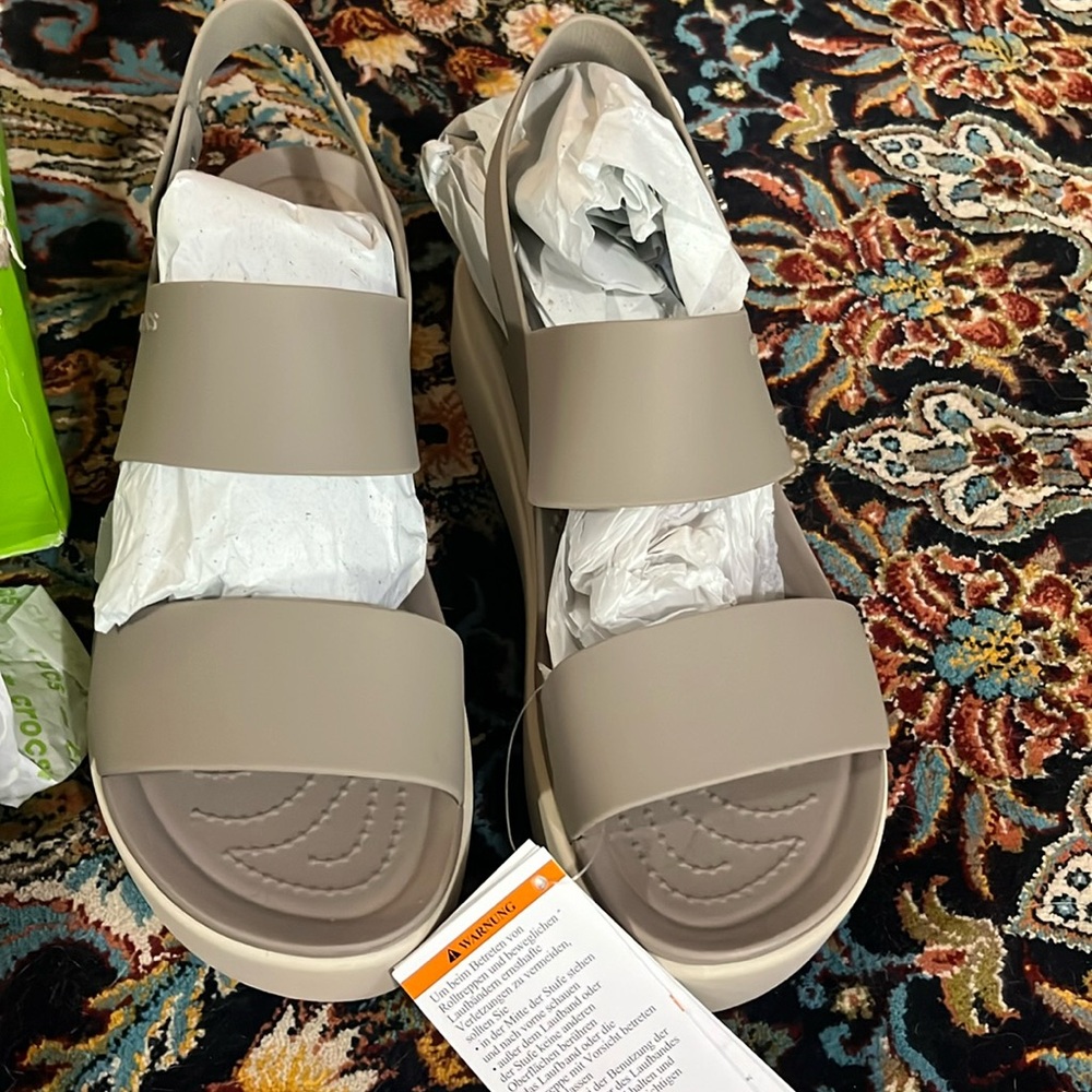 NWT crocs Brooklyn low wedge